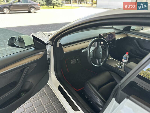Тесла Модель 3 2021 у Одесі на Automoto.ua Білий Тесла Модель 3, об'ємом двигуна 0 л та пробігом 98 тис. км за 17800 $, фото 40 на Automoto.ua