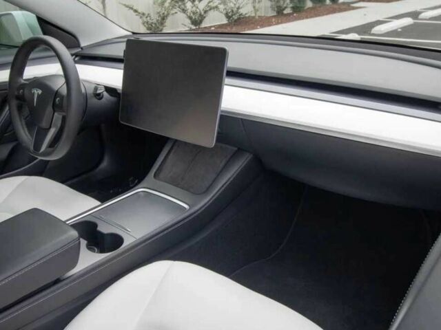 Белый Тесла Модель 3, объемом двигателя 0 л и пробегом 66 тыс. км за 14100 $, фото 9 на Automoto.ua