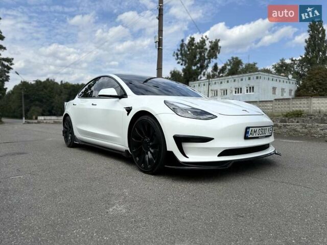 Білий Тесла Модель 3, об'ємом двигуна 0 л та пробігом 75 тис. км за 25600 $, фото 5 на Automoto.ua