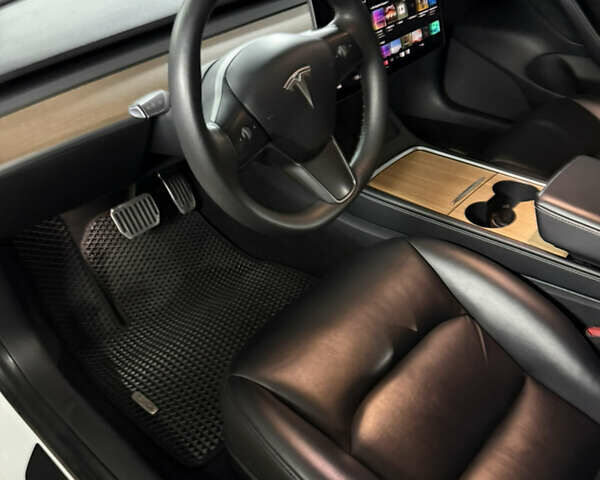 Білий Тесла Модель 3, об'ємом двигуна 0 л та пробігом 64 тис. км за 19900 $, фото 22 на Automoto.ua