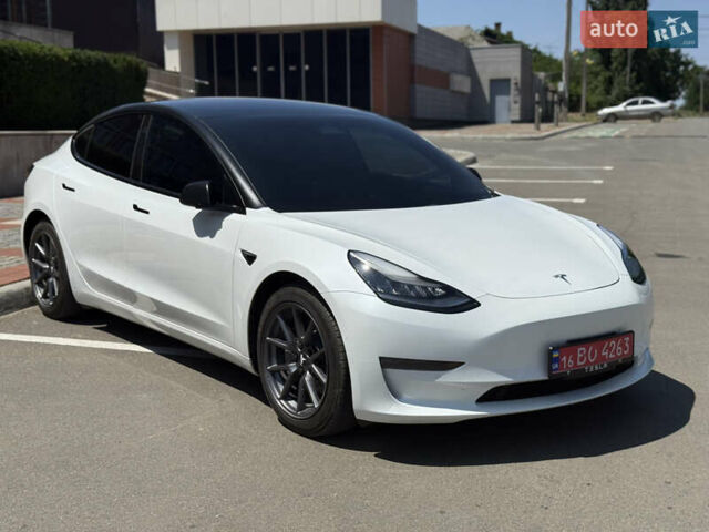 Белый Тесла Модель 3, объемом двигателя 0 л и пробегом 63 тыс. км за 19500 $, фото 5 на Automoto.ua