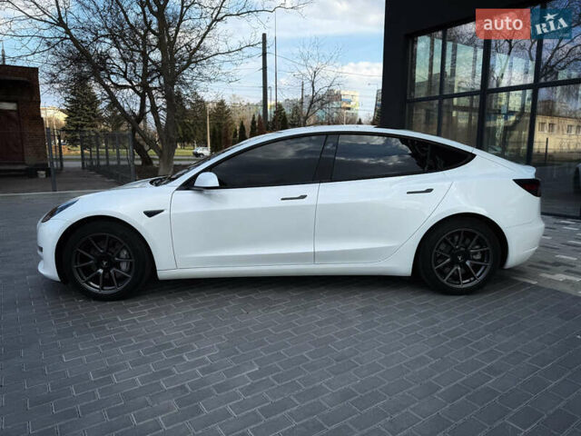 Белый Тесла Модель 3, объемом двигателя 0 л и пробегом 37 тыс. км за 19999 $, фото 136 на Automoto.ua