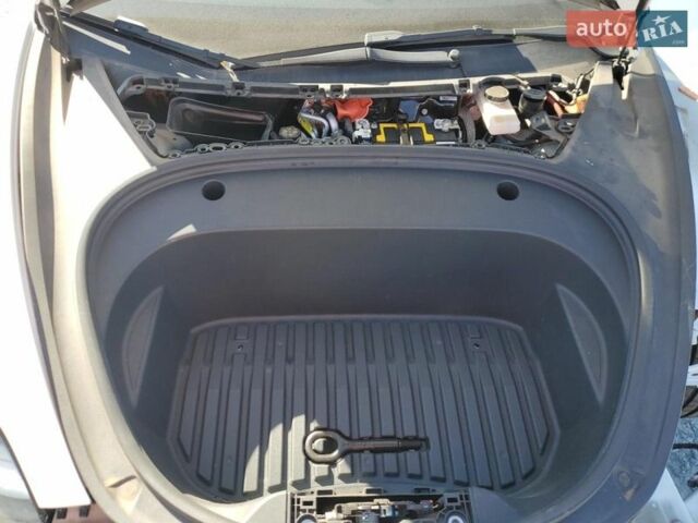 Белый Тесла Модель 3, объемом двигателя 0 л и пробегом 69 тыс. км за 5900 $, фото 10 на Automoto.ua