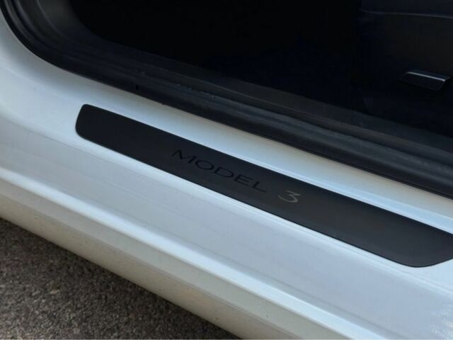 Білий Тесла Модель 3, об'ємом двигуна 0 л та пробігом 68 тис. км за 12300 $, фото 8 на Automoto.ua