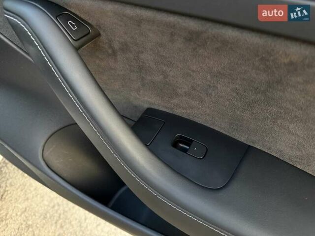 Білий Тесла Модель 3, об'ємом двигуна 0 л та пробігом 88 тис. км за 20950 $, фото 30 на Automoto.ua