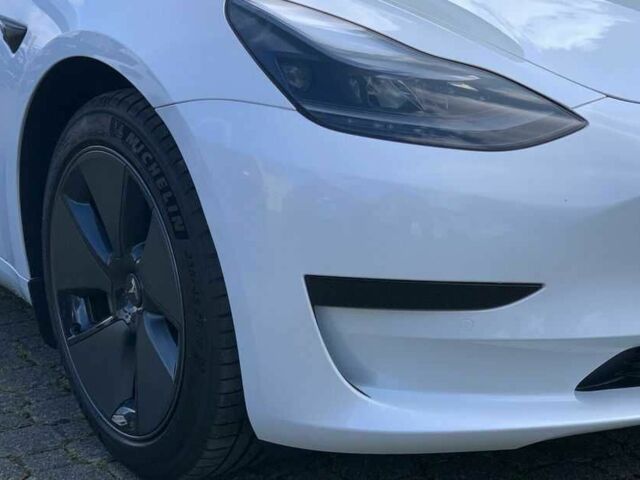 Білий Тесла Модель 3, об'ємом двигуна 0 л та пробігом 52 тис. км за 14200 $, фото 3 на Automoto.ua