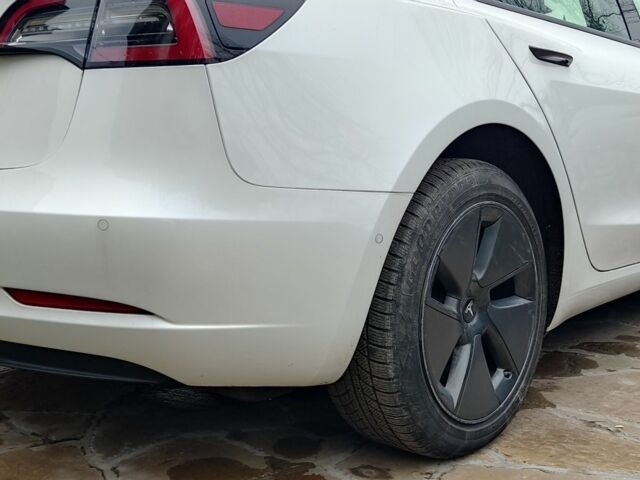 Белый Тесла Модель 3, объемом двигателя 0 л и пробегом 59 тыс. км за 17500 $, фото 7 на Automoto.ua