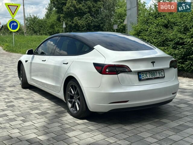 Белый Тесла Модель 3, объемом двигателя 0 л и пробегом 81 тыс. км за 16999 $, фото 3 на Automoto.ua