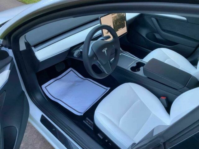Білий Тесла Модель 3, об'ємом двигуна 0 л та пробігом 24 тис. км за 11900 $, фото 8 на Automoto.ua