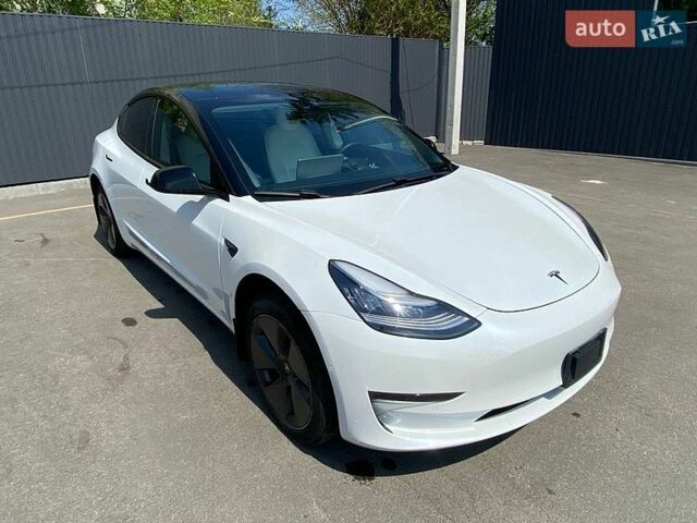 Белый Тесла Модель 3, объемом двигателя 0 л и пробегом 63 тыс. км за 17500 $, фото 2 на Automoto.ua