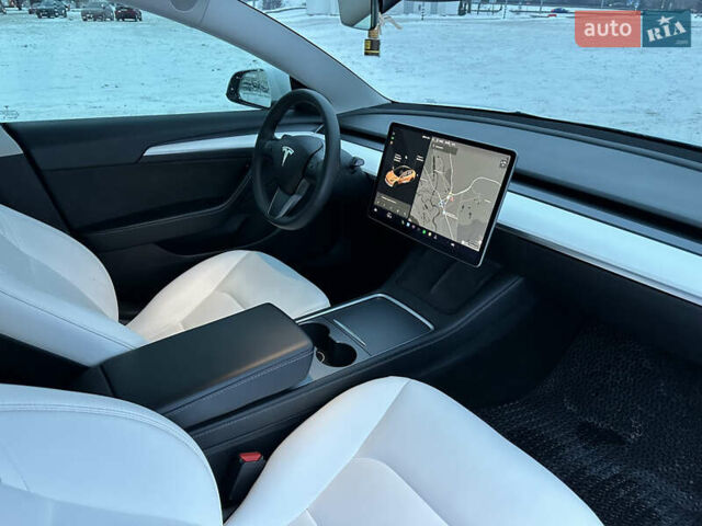 Белый Тесла Модель 3, объемом двигателя 0 л и пробегом 63 тыс. км за 15900 $, фото 11 на Automoto.ua
