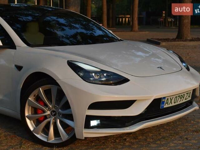 Белый Тесла Модель 3, объемом двигателя 0 л и пробегом 32 тыс. км за 19500 $, фото 3 на Automoto.ua