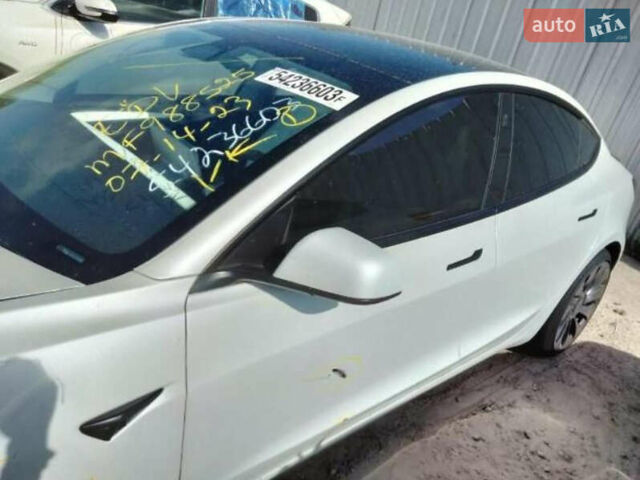 Білий Тесла Модель 3, об'ємом двигуна 0 л та пробігом 85 тис. км за 23999 $, фото 26 на Automoto.ua