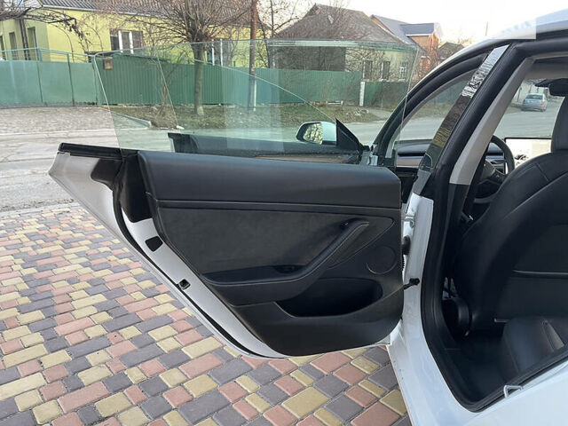 Білий Тесла Модель 3, об'ємом двигуна 0 л та пробігом 34 тис. км за 19500 $, фото 31 на Automoto.ua