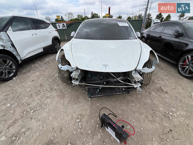 Белый Тесла Модель 3, объемом двигателя 0 л и пробегом 69 тыс. км за 18000 $, фото 3 на Automoto.ua