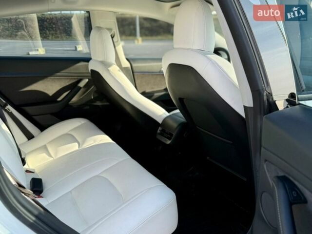 Белый Тесла Модель 3, объемом двигателя 0 л и пробегом 107 тыс. км за 18900 $, фото 20 на Automoto.ua