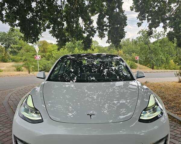 Тесла Модель 3 2021 в Кропивницком (Кировограде) на Automoto.ua Белый Тесла Модель 3, объемом двигателя 0 л и пробегом 20 тыс. км за 29500 $, фото 4 на Automoto.ua