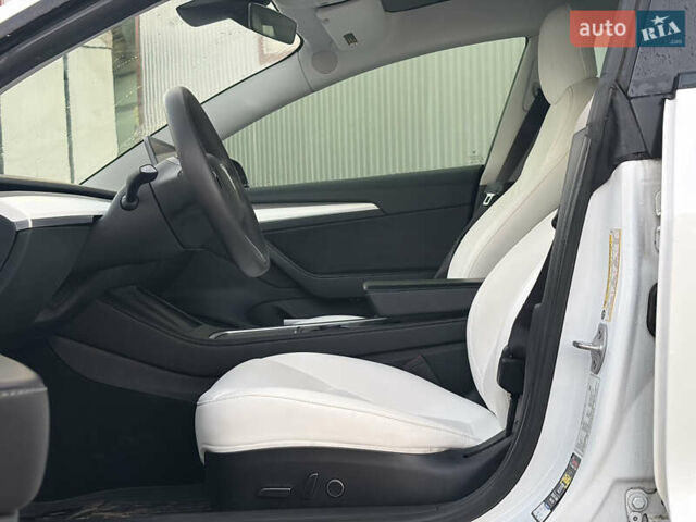 Белый Тесла Модель 3, объемом двигателя 0 л и пробегом 92 тыс. км за 21900 $, фото 29 на Automoto.ua