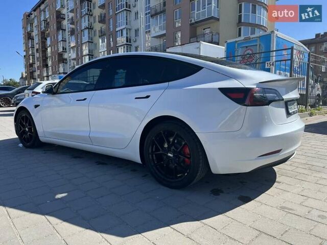 Білий Тесла Модель 3, об'ємом двигуна 0 л та пробігом 68 тис. км за 25500 $, фото 2 на Automoto.ua