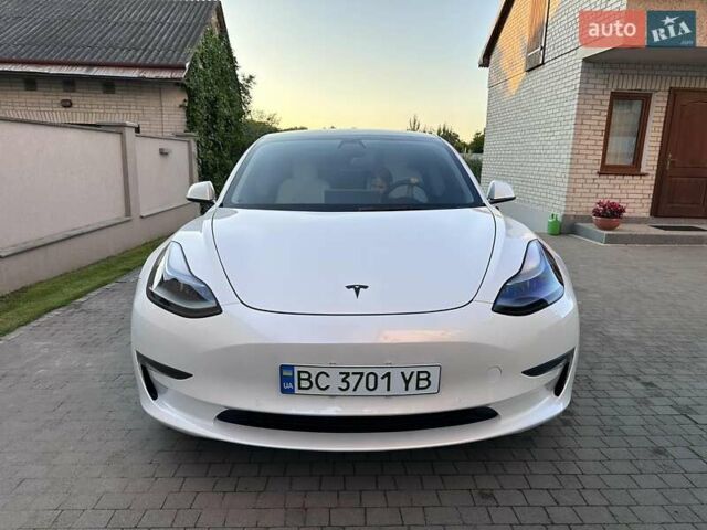 Белый Тесла Модель 3, объемом двигателя 0 л и пробегом 27 тыс. км за 21900 $, фото 3 на Automoto.ua