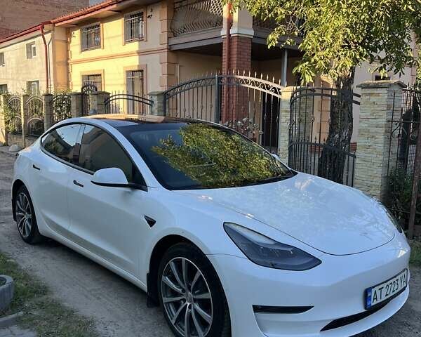 Білий Тесла Модель 3, об'ємом двигуна 0 л та пробігом 49 тис. км за 23000 $, фото 1 на Automoto.ua
