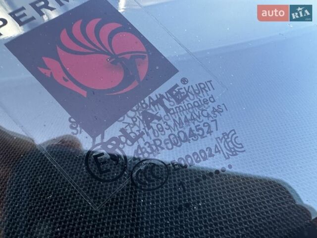 Білий Тесла Модель 3, об'ємом двигуна 0 л та пробігом 65 тис. км за 17950 $, фото 8 на Automoto.ua