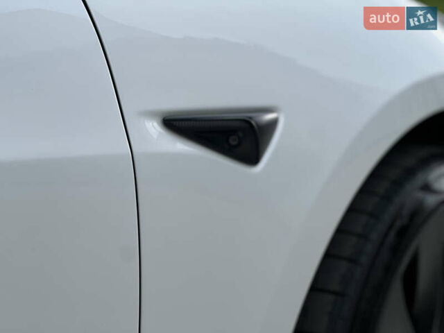 Білий Тесла Модель 3, об'ємом двигуна 0 л та пробігом 107 тис. км за 19999 $, фото 17 на Automoto.ua