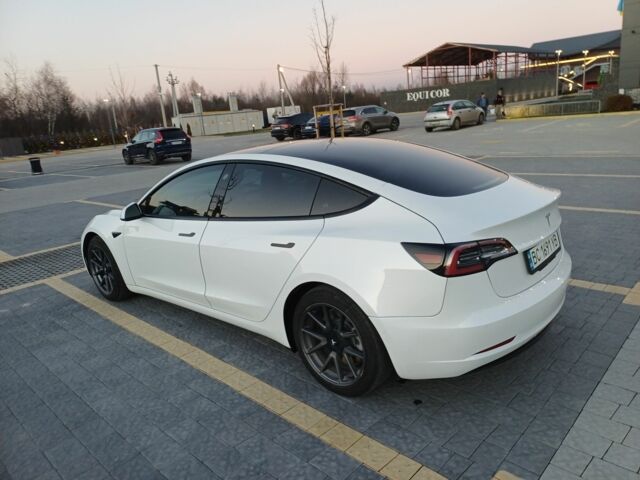 Белый Тесла Модель 3, объемом двигателя 0 л и пробегом 80 тыс. км за 18500 $, фото 7 на Automoto.ua