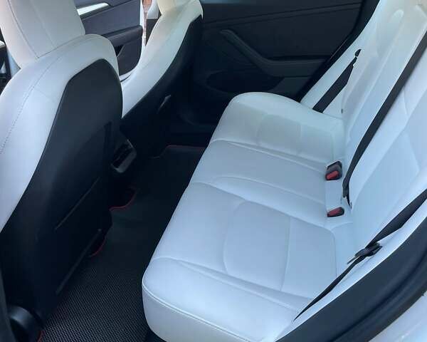 Белый Тесла Модель 3, объемом двигателя 0 л и пробегом 63 тыс. км за 25500 $, фото 9 на Automoto.ua