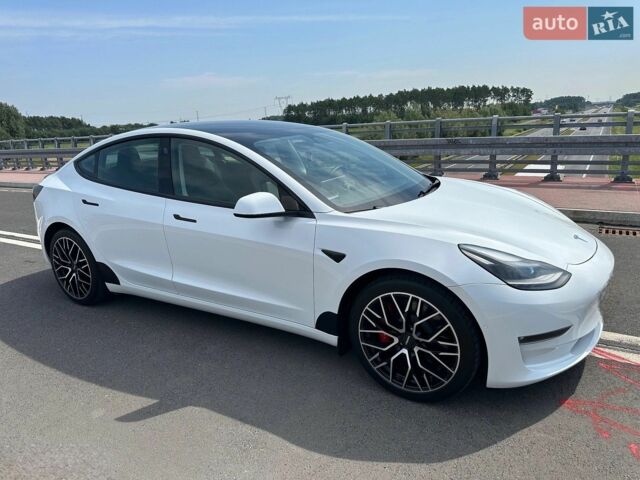 Білий Тесла Модель 3, об'ємом двигуна 0 л та пробігом 110 тис. км за 16500 $, фото 1 на Automoto.ua