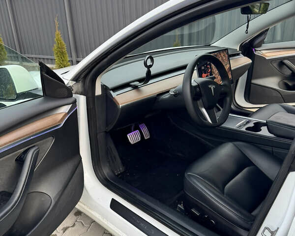 Белый Тесла Модель 3, объемом двигателя 0 л и пробегом 230 тыс. км за 18300 $, фото 9 на Automoto.ua