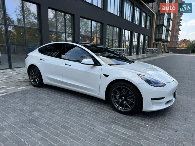 Белый Тесла Модель 3, объемом двигателя 0 л и пробегом 34 тыс. км за 21500 $, фото 72 на Automoto.ua