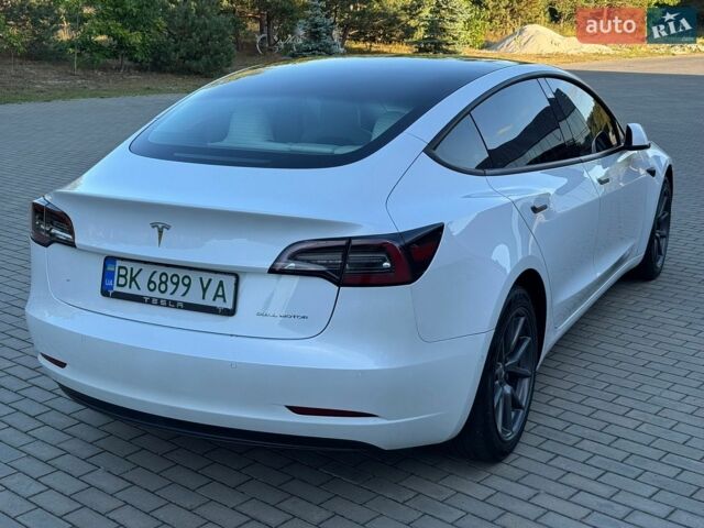 Белый Тесла Модель 3, объемом двигателя 0 л и пробегом 97 тыс. км за 17799 $, фото 9 на Automoto.ua