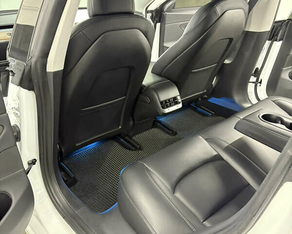 Білий Тесла Модель 3, об'ємом двигуна 0 л та пробігом 113 тис. км за 20200 $, фото 73 на Automoto.ua