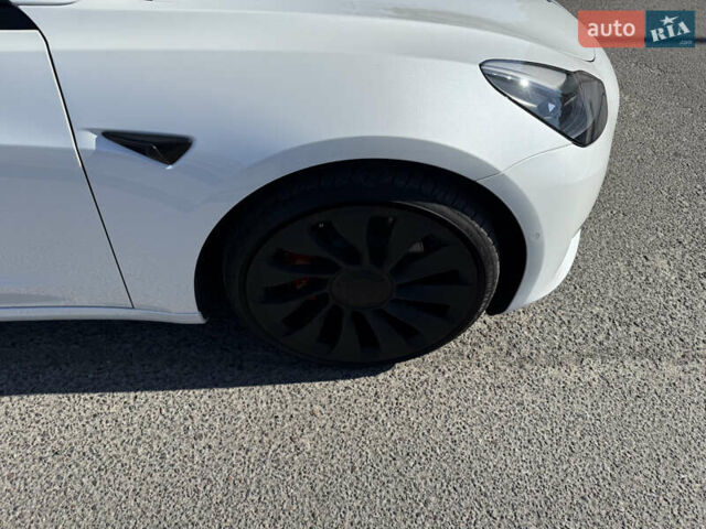 Белый Тесла Модель 3, объемом двигателя 0 л и пробегом 68 тыс. км за 27000 $, фото 9 на Automoto.ua