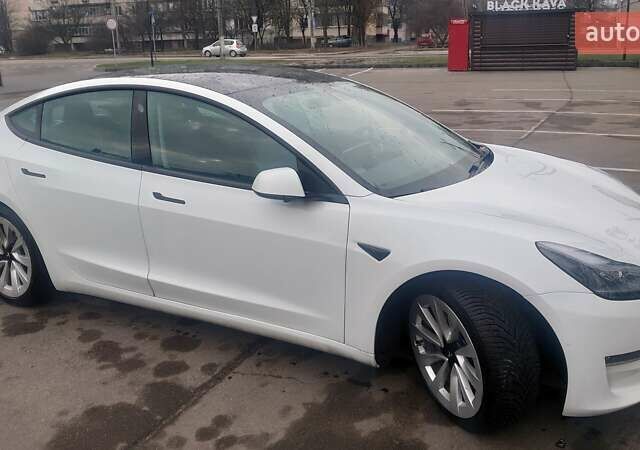 Белый Тесла Модель 3, объемом двигателя 0 л и пробегом 79 тыс. км за 21000 $, фото 2 на Automoto.ua