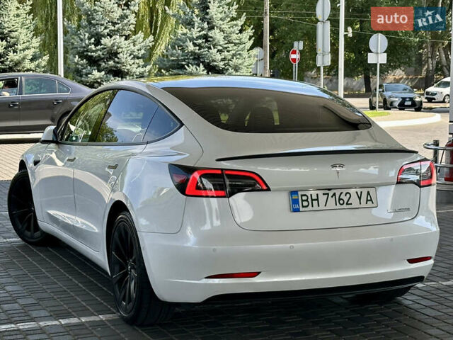 Тесла Модель 3 2021 у Одесі на Automoto.ua Білий Тесла Модель 3, об'ємом двигуна 0 л та пробігом 98 тис. км за 17800 $, фото 29 на Automoto.ua