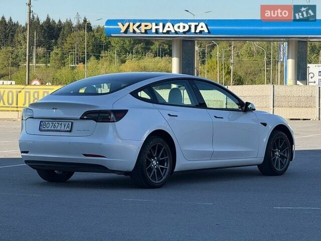 Белый Тесла Модель 3, объемом двигателя 0 л и пробегом 105 тыс. км за 18999 $, фото 6 на Automoto.ua