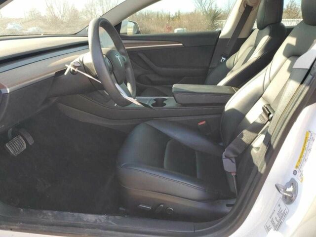 Белый Тесла Модель 3, объемом двигателя 0 л и пробегом 51 тыс. км за 5100 $, фото 6 на Automoto.ua