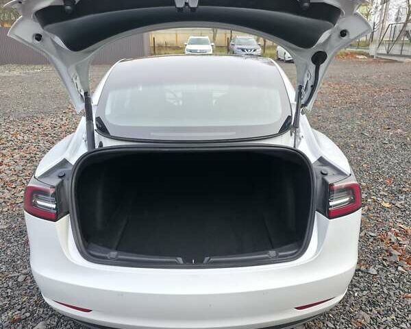 Білий Тесла Модель 3, об'ємом двигуна 0 л та пробігом 171 тис. км за 14200 $, фото 8 на Automoto.ua