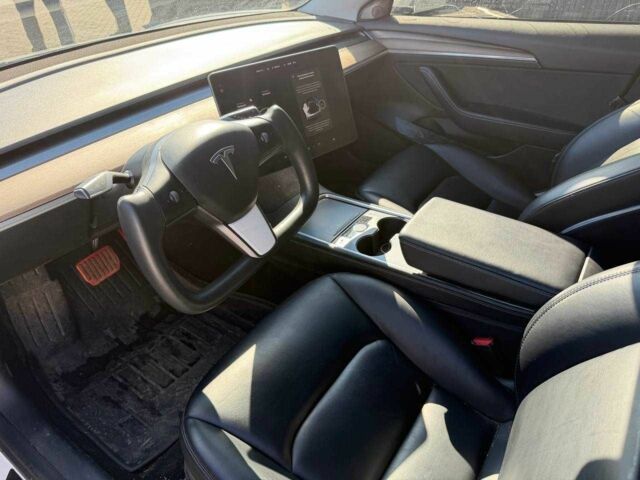 Белый Тесла Модель 3, объемом двигателя 0 л и пробегом 309 тыс. км за 12900 $, фото 4 на Automoto.ua