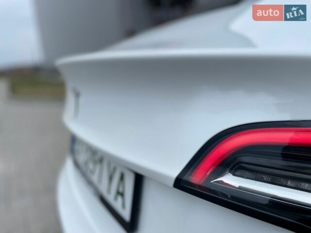 Білий Тесла Модель 3, об'ємом двигуна 0 л та пробігом 61 тис. км за 16700 $, фото 19 на Automoto.ua