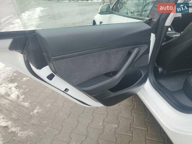 Білий Тесла Модель 3, об'ємом двигуна 0 л та пробігом 79 тис. км за 16200 $, фото 19 на Automoto.ua