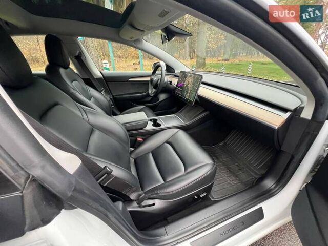 Білий Тесла Модель 3, об'ємом двигуна 0 л та пробігом 154 тис. км за 13999 $, фото 30 на Automoto.ua