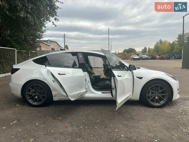 Білий Тесла Модель 3, об'ємом двигуна 0 л та пробігом 200 тис. км за 18000 $, фото 19 на Automoto.ua