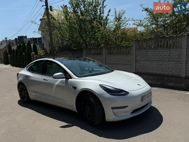 Білий Тесла Модель 3, об'ємом двигуна 0 л та пробігом 57 тис. км за 19999 $, фото 1 на Automoto.ua
