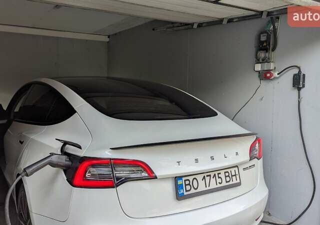 Белый Тесла Модель 3, объемом двигателя 0 л и пробегом 59 тыс. км за 22499 $, фото 10 на Automoto.ua