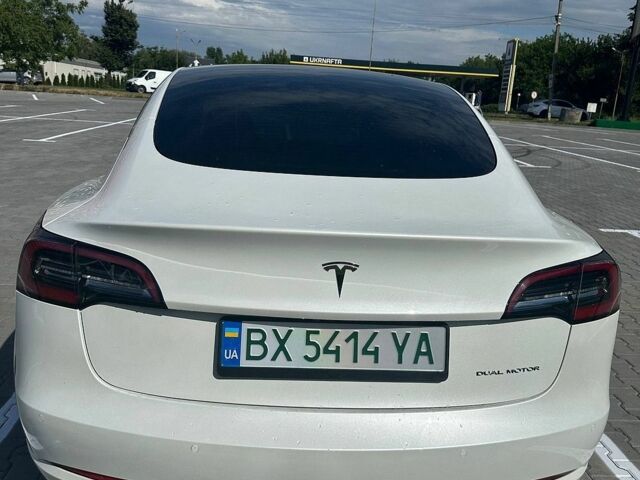 Білий Тесла Модель 3, об'ємом двигуна 0 л та пробігом 42 тис. км за 21000 $, фото 2 на Automoto.ua