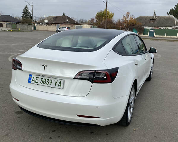 Білий Тесла Модель 3, об'ємом двигуна 0 л та пробігом 45 тис. км за 19500 $, фото 4 на Automoto.ua