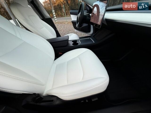 Білий Тесла Модель 3, об'ємом двигуна 0 л та пробігом 100 тис. км за 20799 $, фото 39 на Automoto.ua